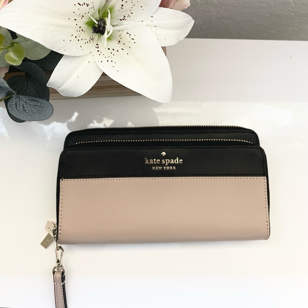 Kate Spade Carryall Wrislet